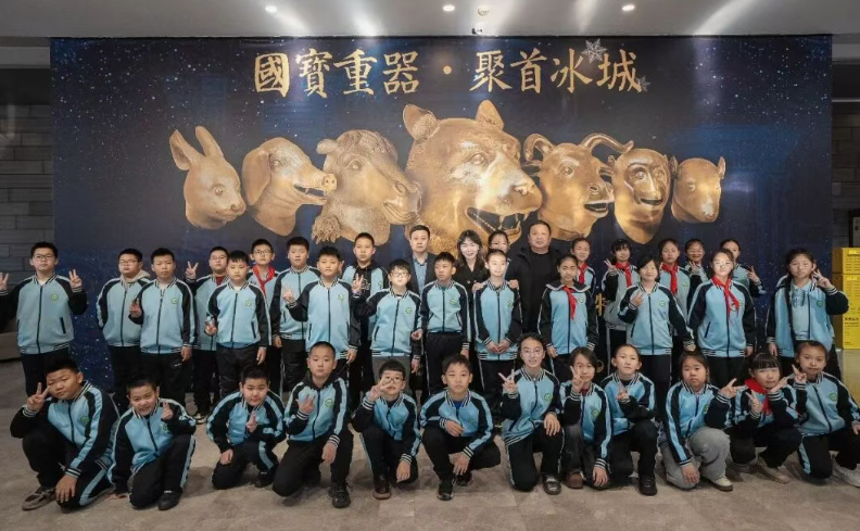 PG电子公益联合保利文化传播共启三精蓝瓶